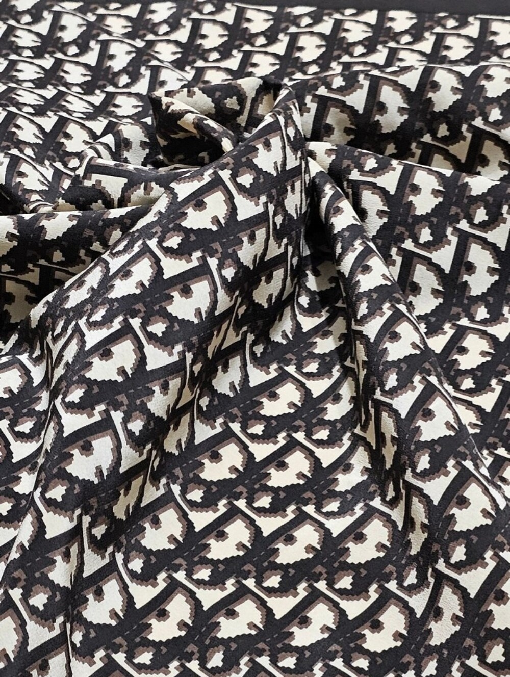 CHRISTIAN DIOR SCARF - Picture 8 of 15